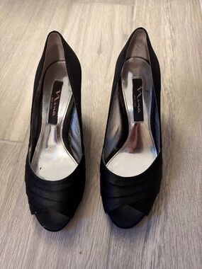 Nina Contesa Black Satin d'Orsay Kitten Heels Pumps 7M/37